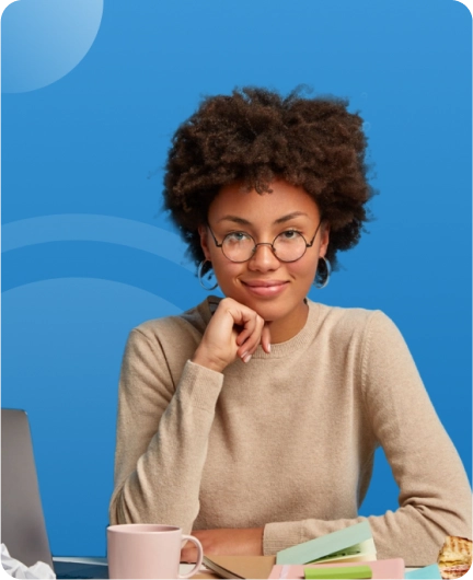 Os redatores desfrutam de maior produtividade com transcrições precisas para projetos criativos.